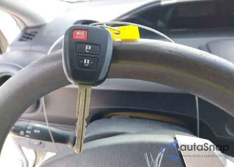 2013 Toyota Prius C Two из США, поврежденный, VIN JTDKDTB3XD1047073